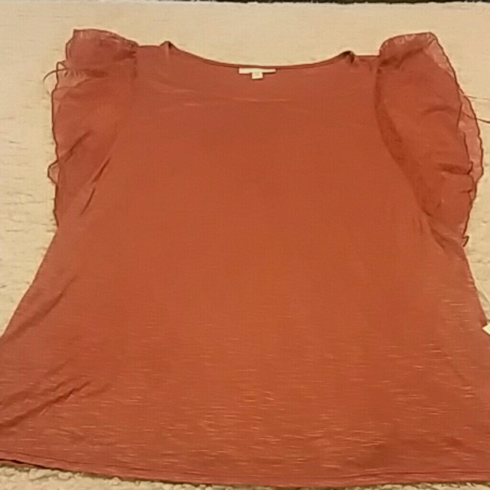 Lace ruffle sleeveless top